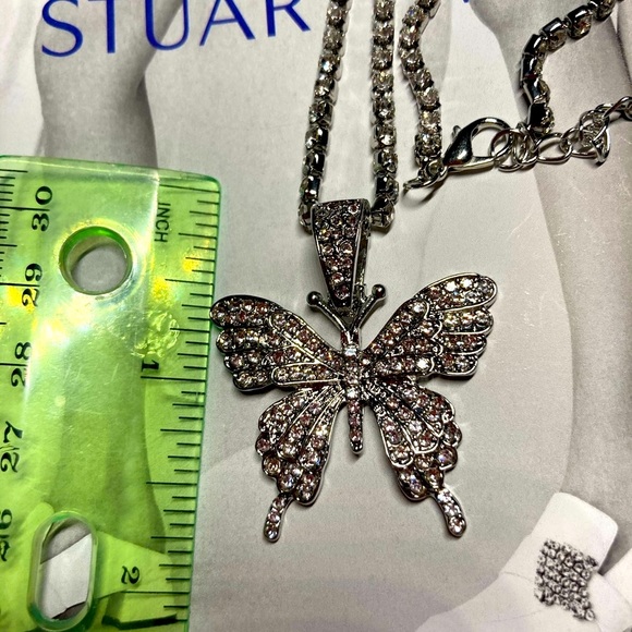 Luxury Silver Rhinestone Butterfly 🦋 Necklace - Picture 3 of 3
